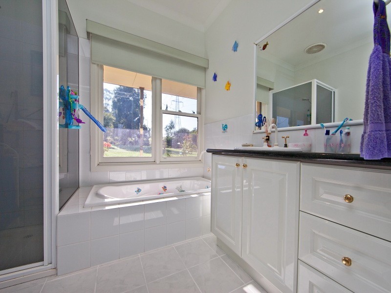 15 Walter Way, Cranbourne South VIC 3977
