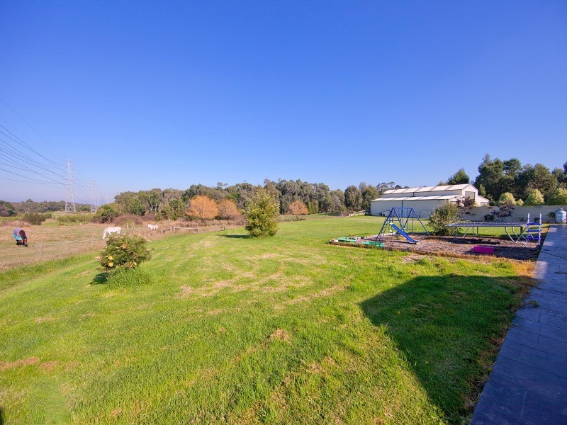 15 Walter Way, Cranbourne South VIC 3977