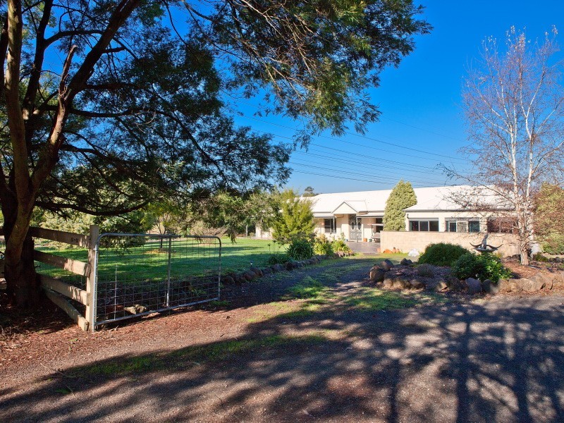15 Walter Way, Cranbourne South VIC 3977