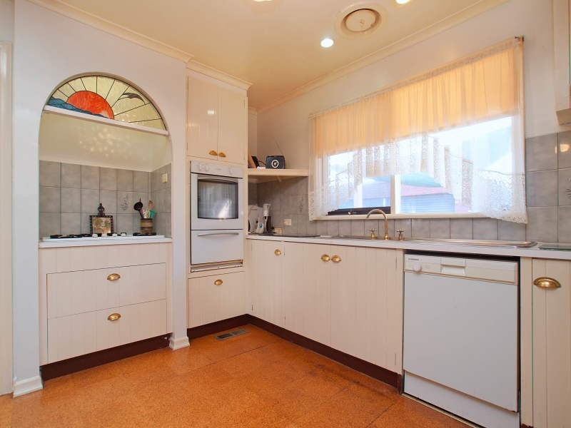 2 Roberts Road, Cranbourne VIC 3977