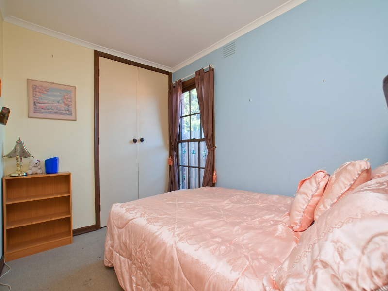 2 Roberts Road, Cranbourne VIC 3977