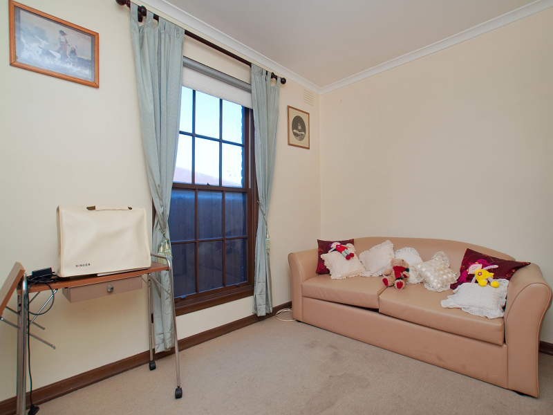 2 Roberts Road, Cranbourne VIC 3977