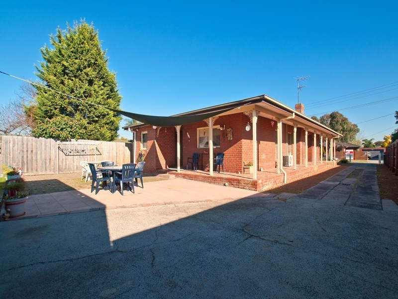 2 Roberts Road, Cranbourne VIC 3977
