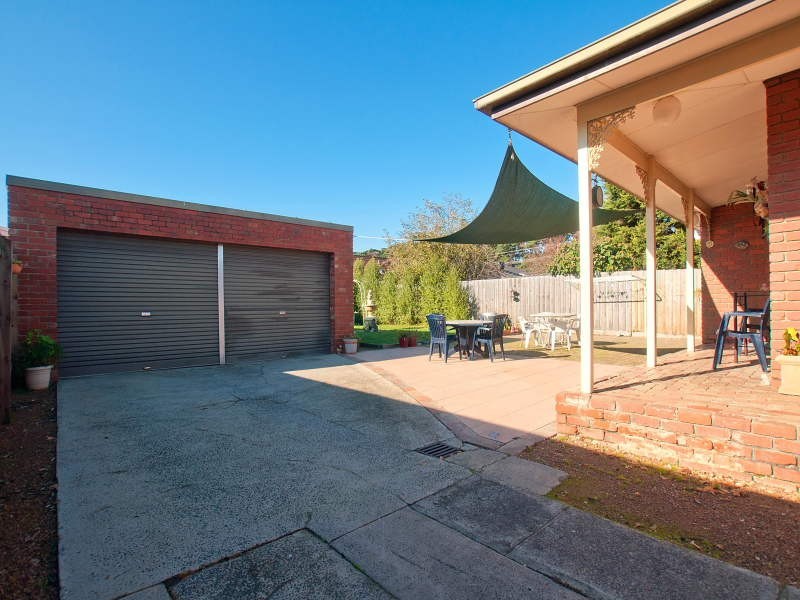 2 Roberts Road, Cranbourne VIC 3977