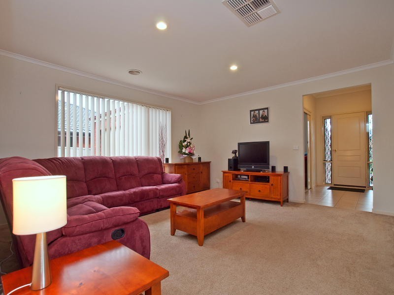 49 Hunt Club Boulevard, Cranbourne VIC 3977