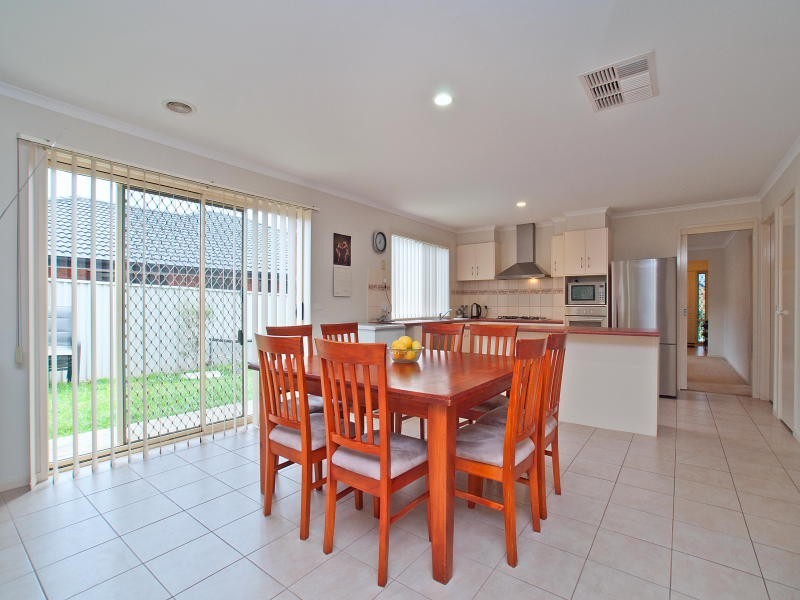 49 Hunt Club Boulevard, Cranbourne VIC 3977