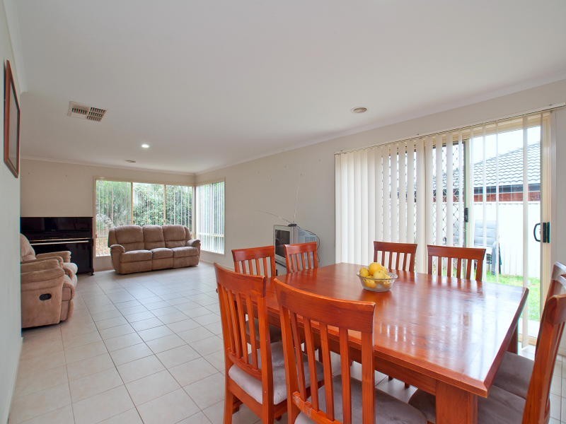 49 Hunt Club Boulevard, Cranbourne VIC 3977