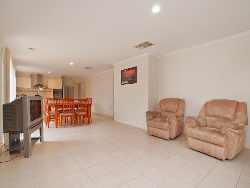 49 Hunt Club Boulevard, Cranbourne VIC 3977