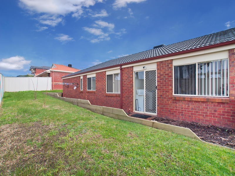 49 Hunt Club Boulevard, Cranbourne VIC 3977