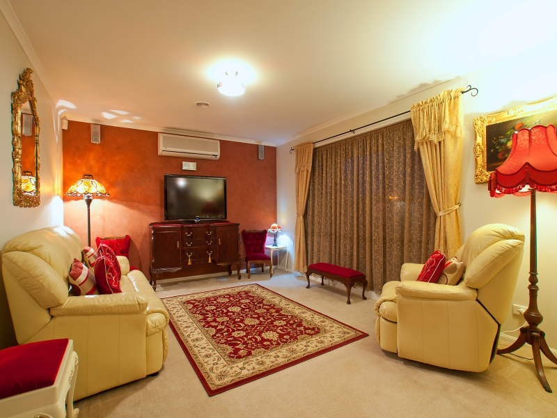 10 Fiander Close, Cranbourne East VIC 3977