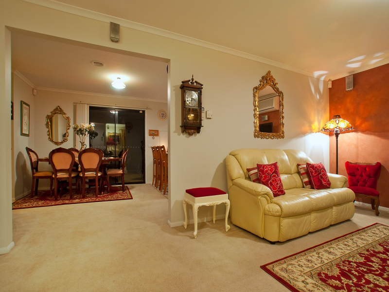 10 Fiander Close, Cranbourne East VIC 3977