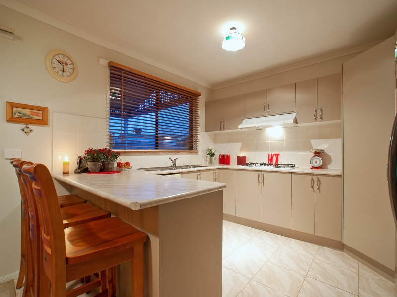 10 Fiander Close, Cranbourne East VIC 3977