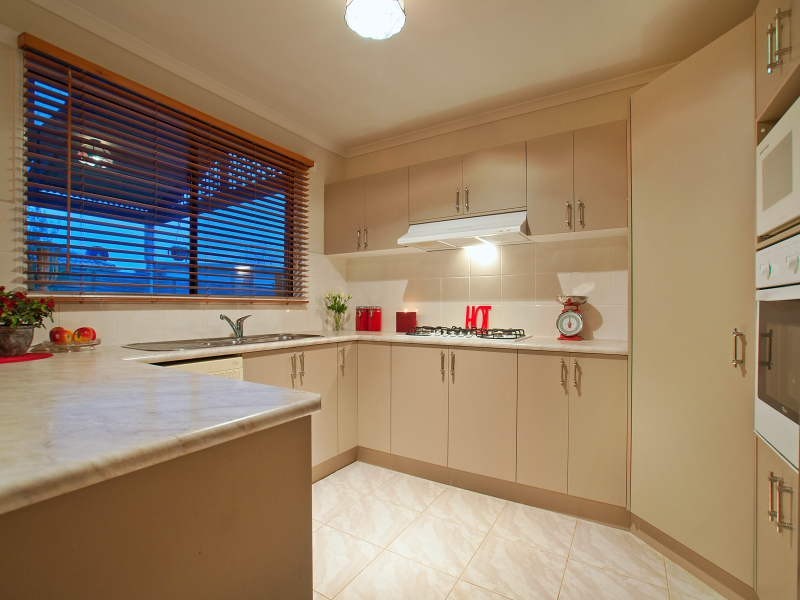 10 Fiander Close, Cranbourne East VIC 3977