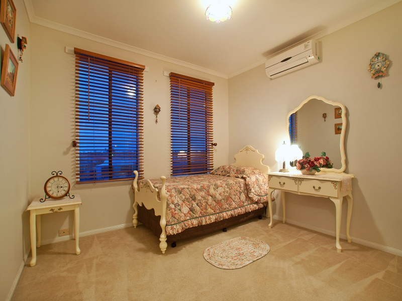10 Fiander Close, Cranbourne East VIC 3977