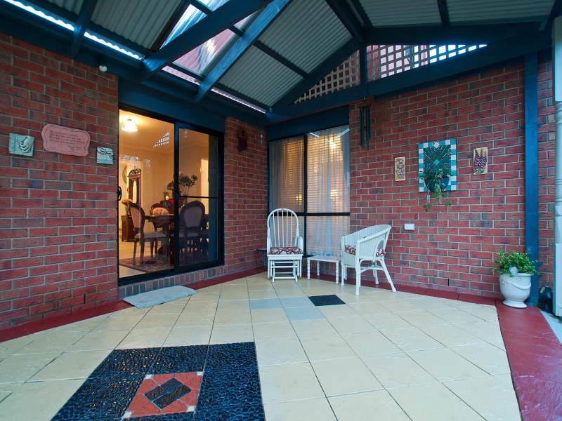 10 Fiander Close, Cranbourne East VIC 3977