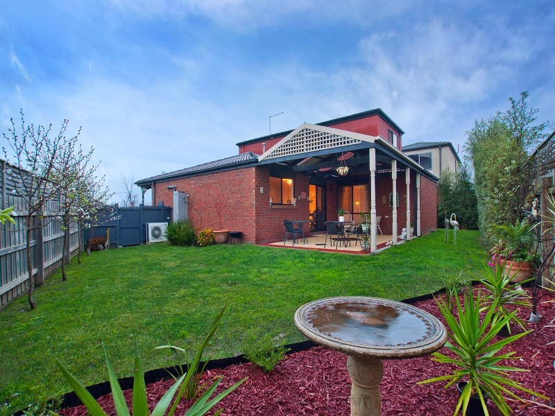 10 Fiander Close, Cranbourne East VIC 3977