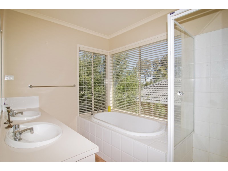 2 Berl Court, Blackburn South VIC 3130
