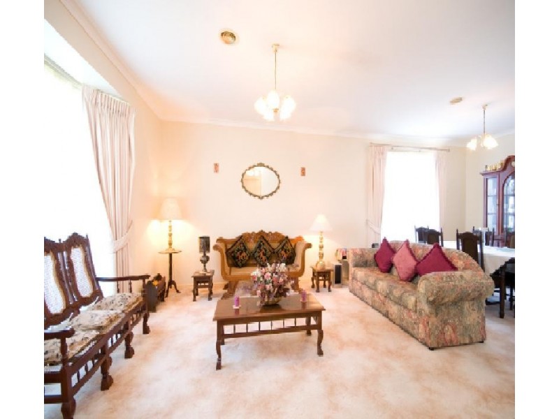 13 Fulton Crescent, Burwood VIC 3125