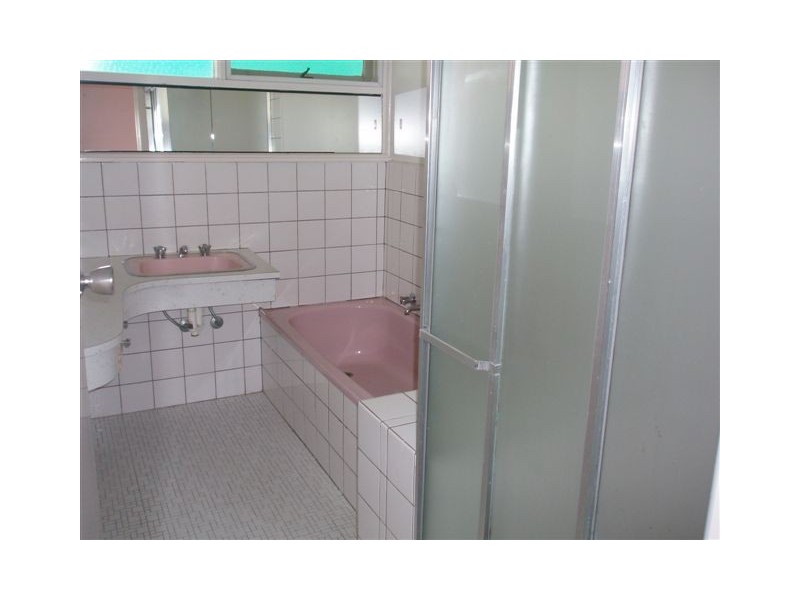 12 Edgewood Avenue, Burwood East VIC 3151