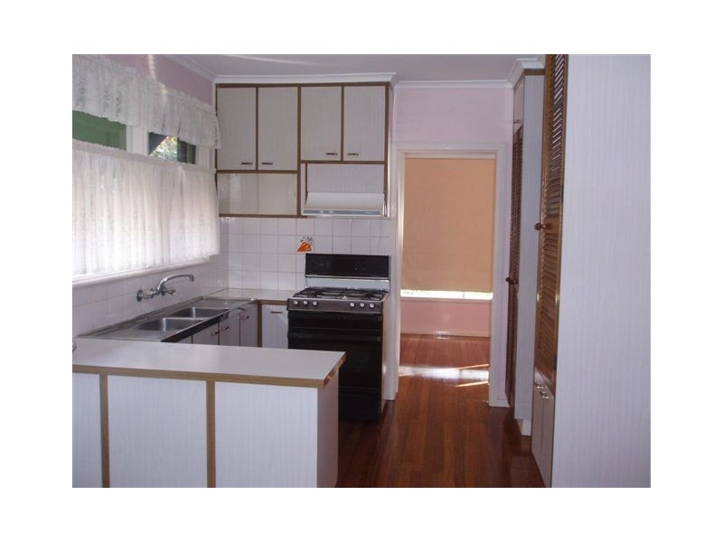 12 Edgewood Avenue, Burwood East VIC 3151