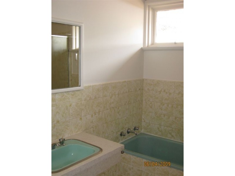 16 Newhaven Road, Burwood East VIC 3151