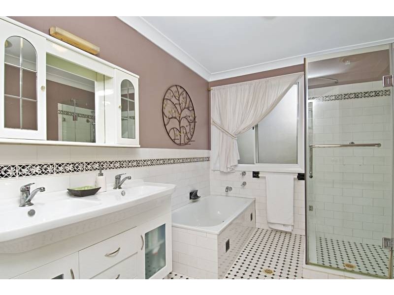 19 Sir Henrys Pde, Faulconbridge NSW 2776