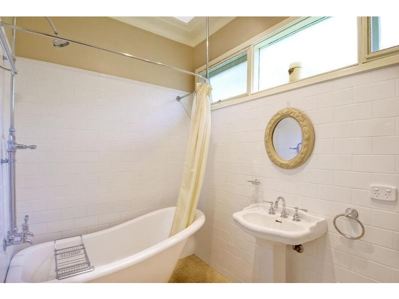 34 Chaseling Ave, Springwood NSW 2777
