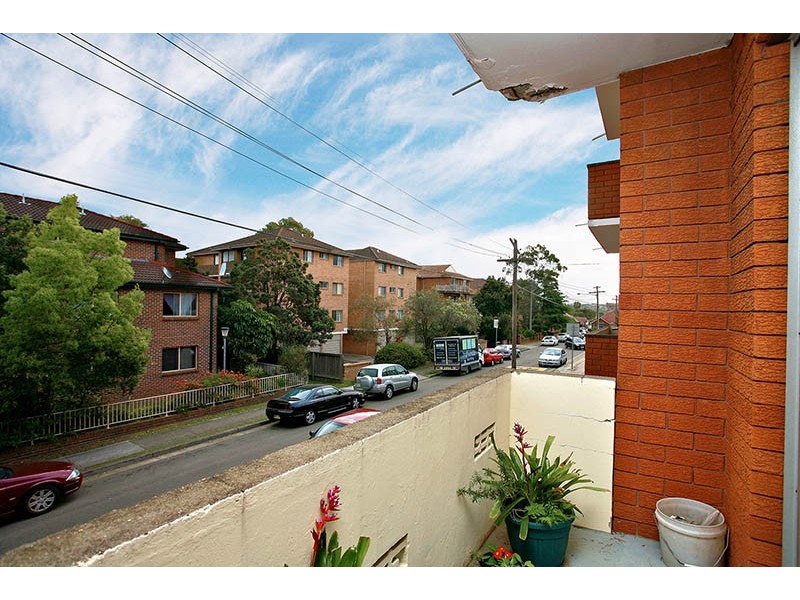 2/11 Linsley Street, Gladesville NSW 2111