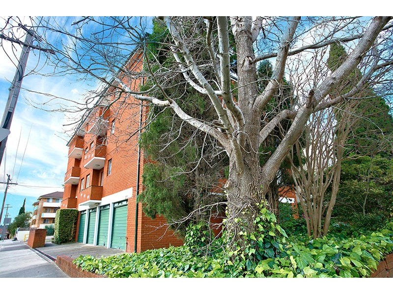 2/11 Linsley Street, Gladesville NSW 2111