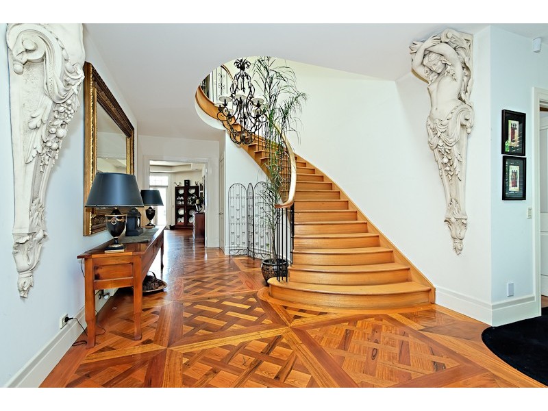 7 Linacre Road, Hampton VIC 3188