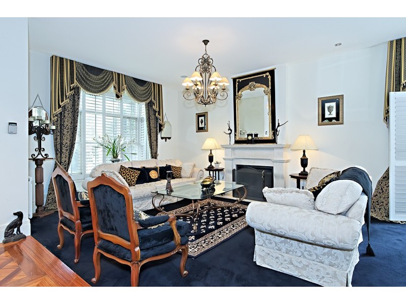 7 Linacre Road, Hampton VIC 3188