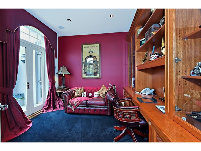 7 Linacre Road, Hampton VIC 3188