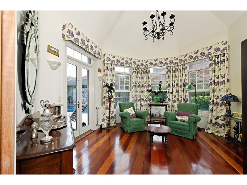 7 Linacre Road, Hampton VIC 3188