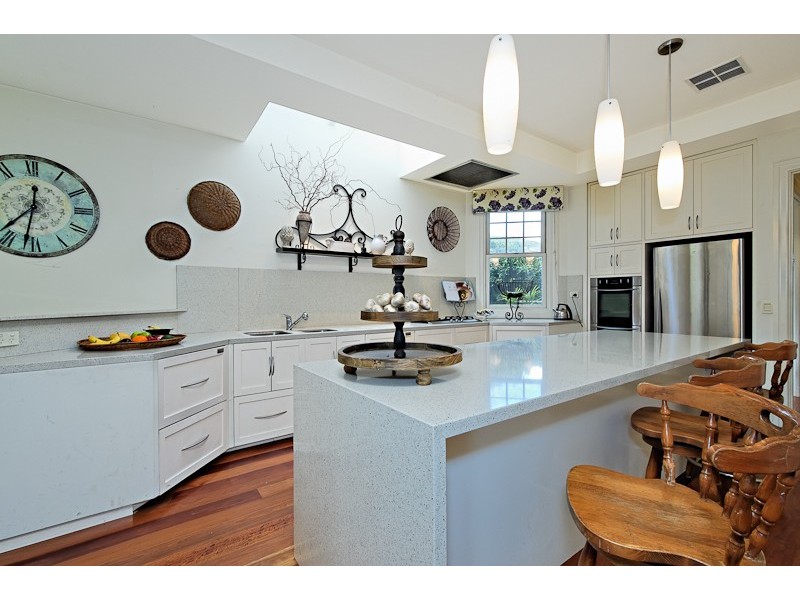 7 Linacre Road, Hampton VIC 3188