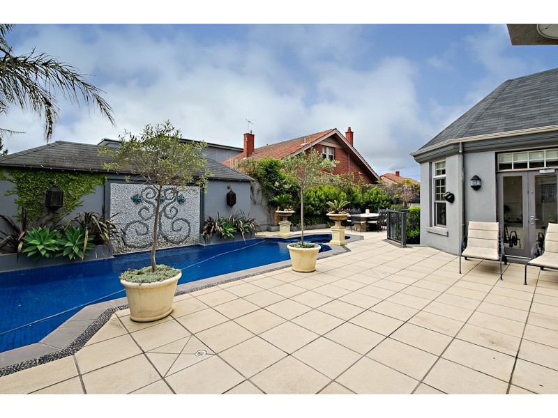 7 Linacre Road, Hampton VIC 3188