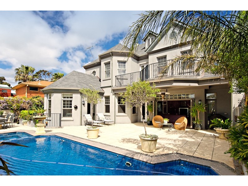 7 Linacre Road, Hampton VIC 3188