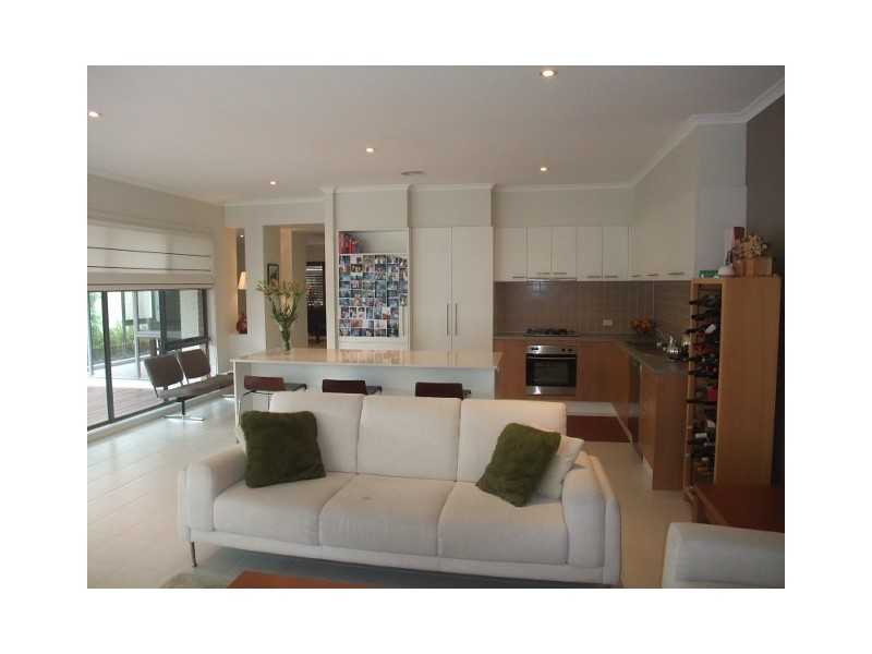 15 Pinehurst Way, Heatherton VIC 3202