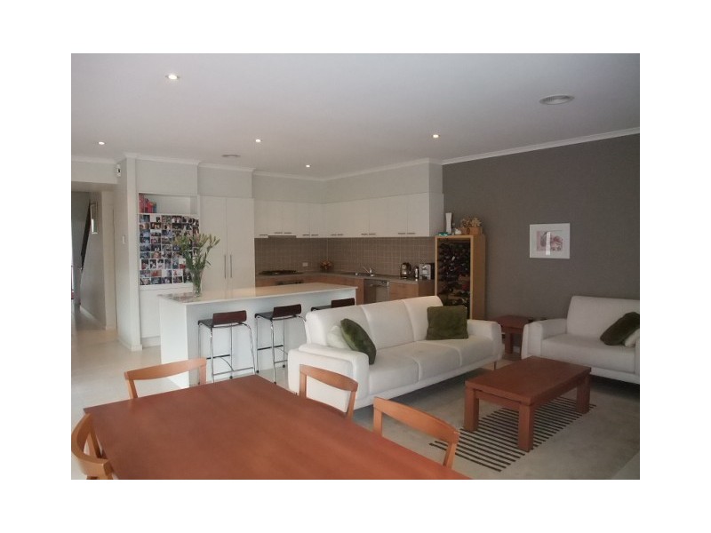 15 Pinehurst Way, Heatherton VIC 3202