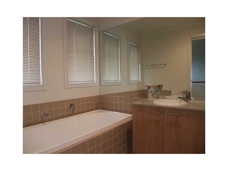 15 Pinehurst Way, Heatherton VIC 3202