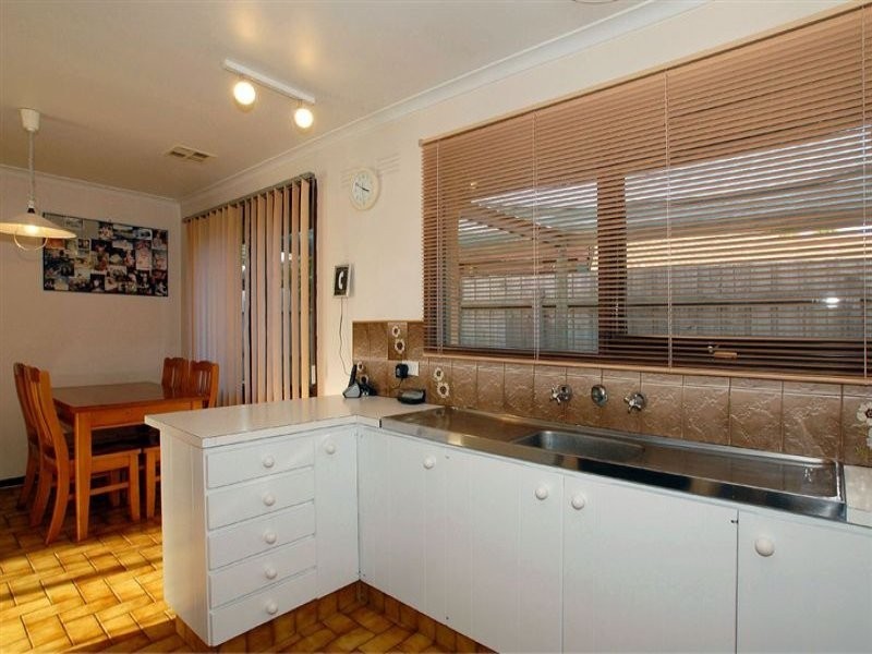 24 Lucas Crescent, Seaford VIC 3198