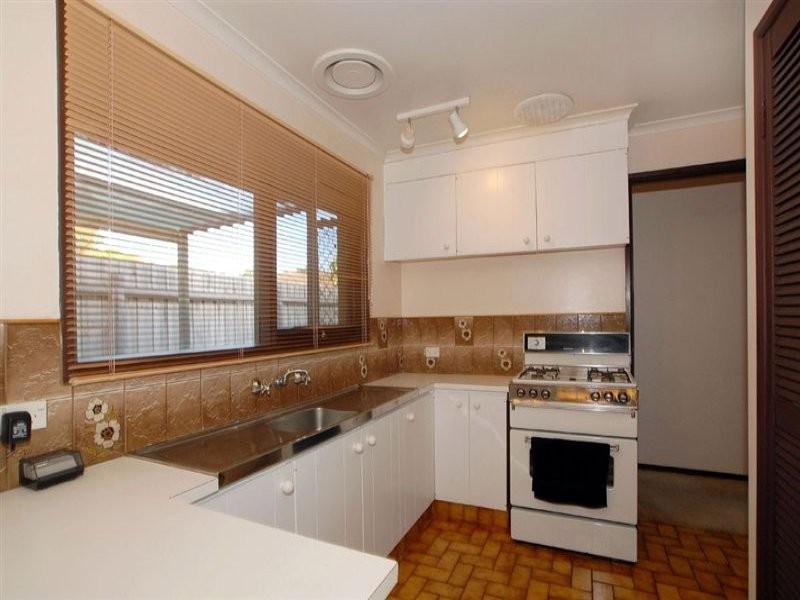 24 Lucas Crescent, Seaford VIC 3198