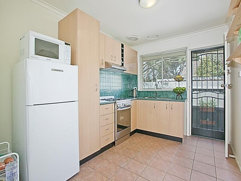 1/11 Burns Avenue, Clayton South VIC 3169