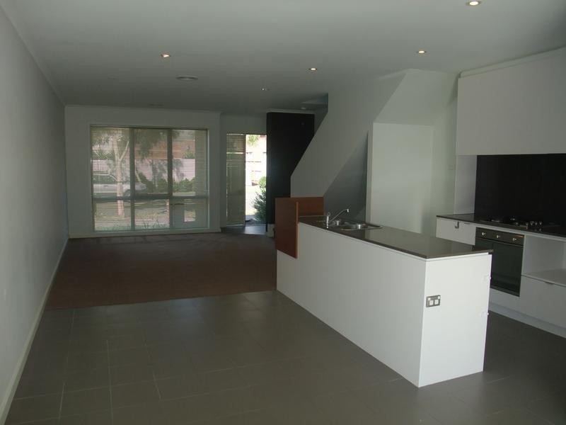 13 Pebble Beach Place, Heatherton VIC 3202
