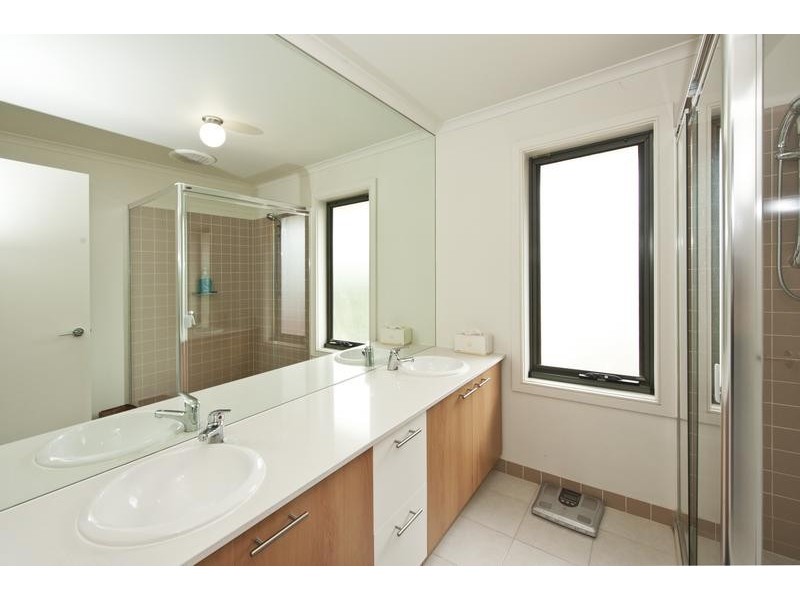 2 Sand Hill Close, Heatherton VIC 3202