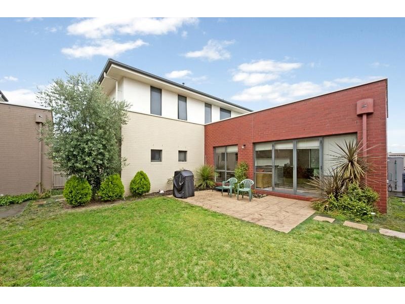 2 Sand Hill Close, Heatherton VIC 3202