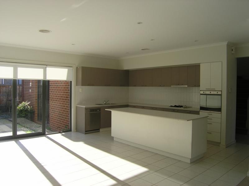 18 St Georges Crescent, Heatherton VIC 3202