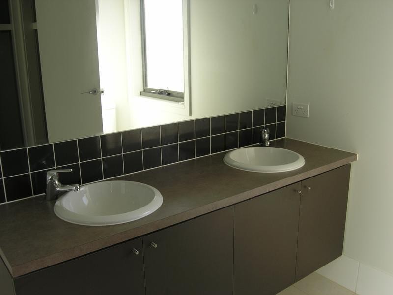 18 St Georges Crescent, Heatherton VIC 3202