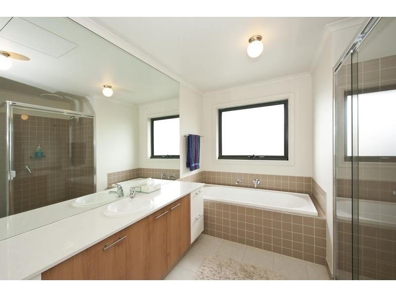 2 Sand Hill Close, Heatherton VIC 3202