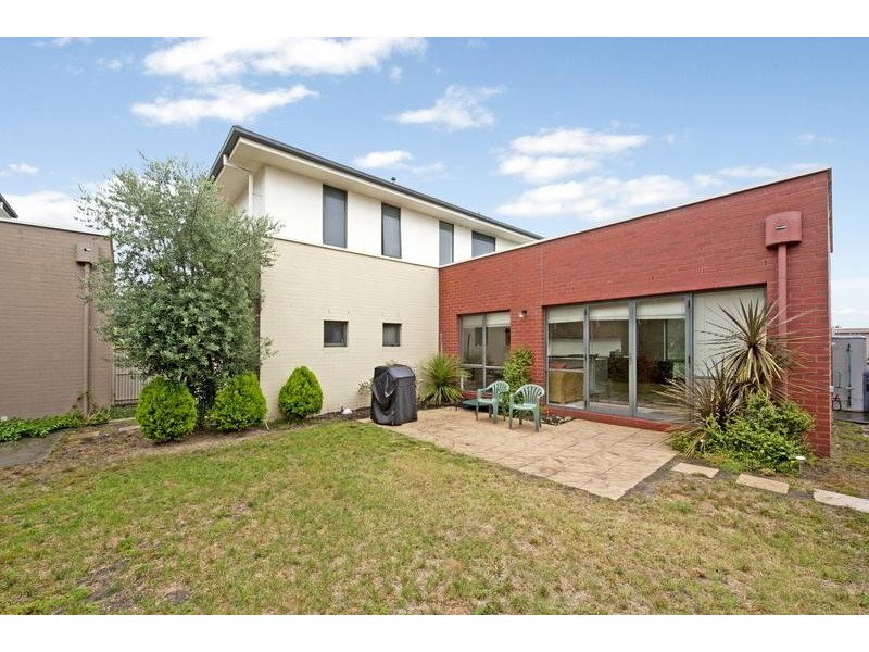 2 Sand Hill Close, Heatherton VIC 3202