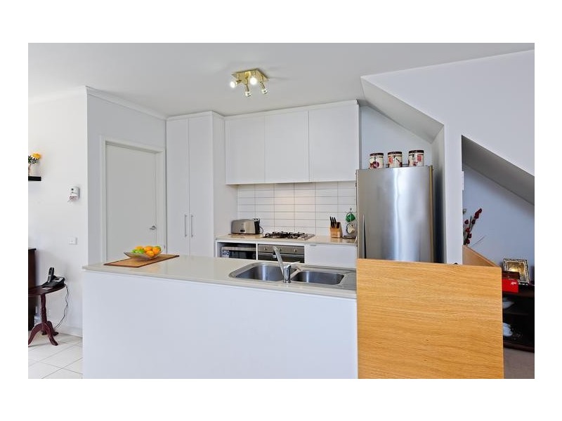 11 Pebble Beach Place, Heatherton VIC 3202